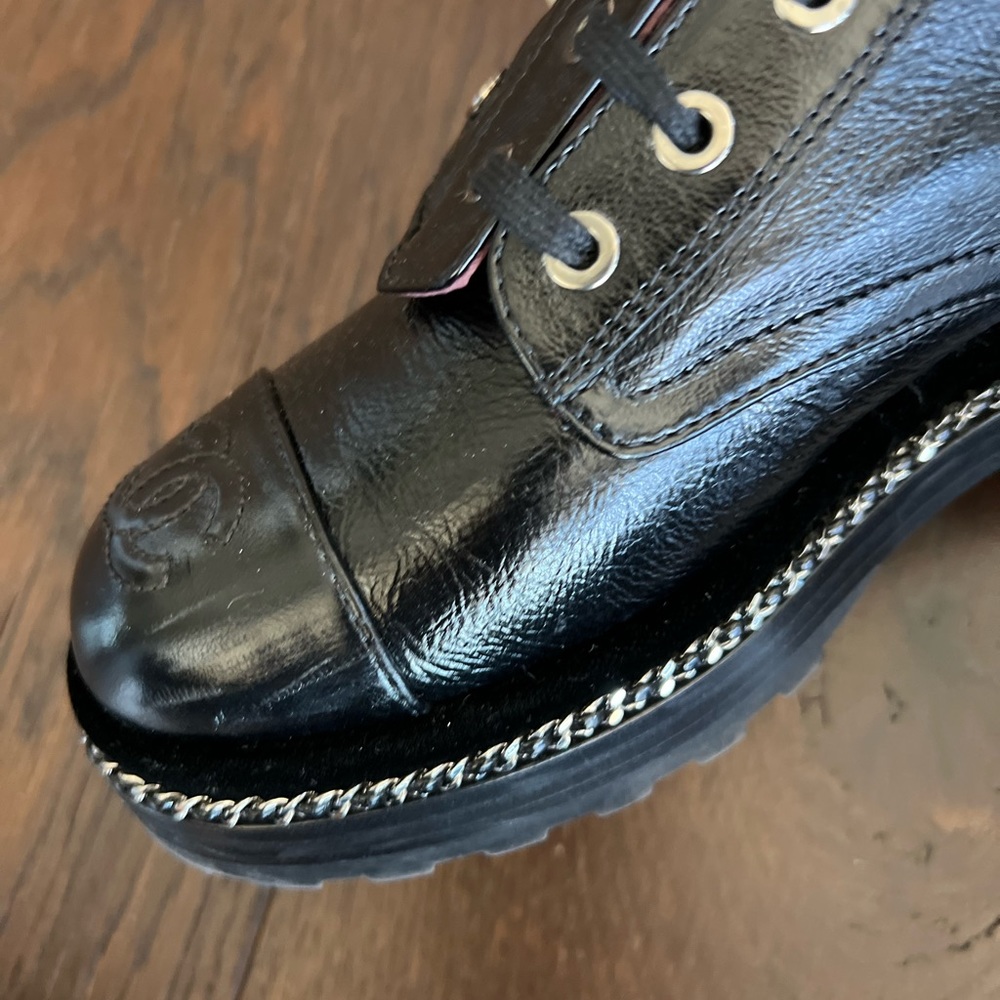 100% Authentic CHANEL calfskin velvet pearl combat boots - Picture 5 of 9